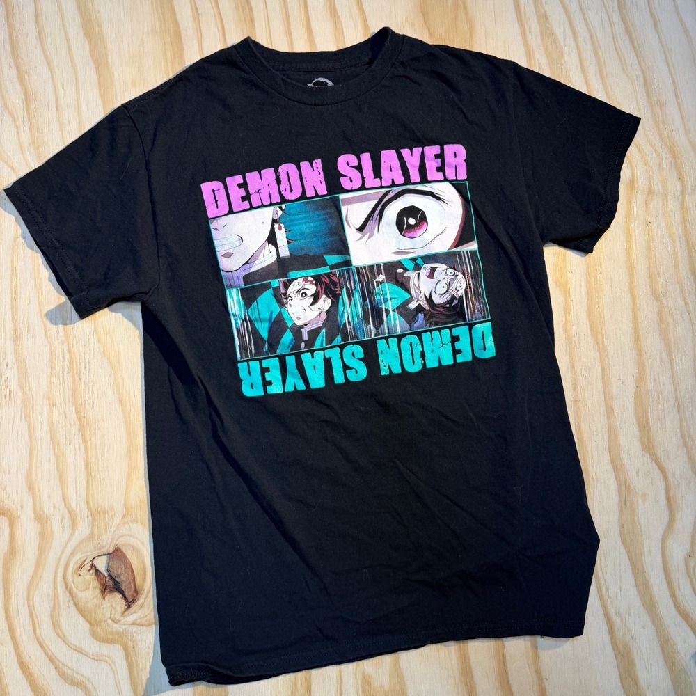 Demon Slayer Kimetsu no Yaiba Tanjiro Graphic T-Shirt Black Small Unisex